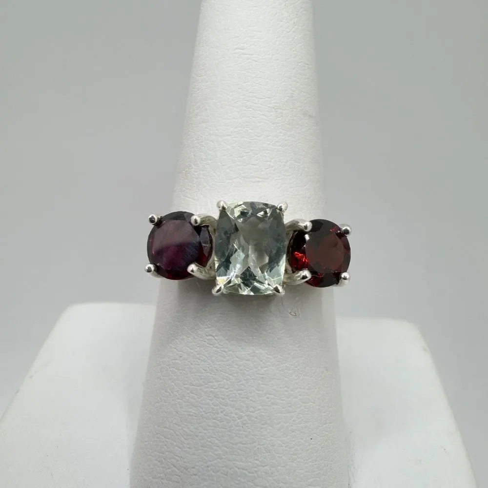 NWOT 5x8mm radiant cut Prasiolite, and 6mm garnet round cut accents in 925 ring!